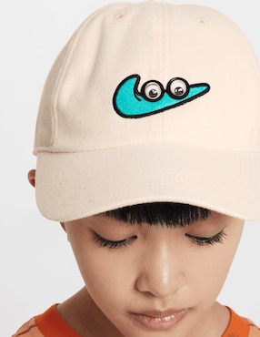 Gorra con visera curva hebilla para entrenamiento Nike infantil