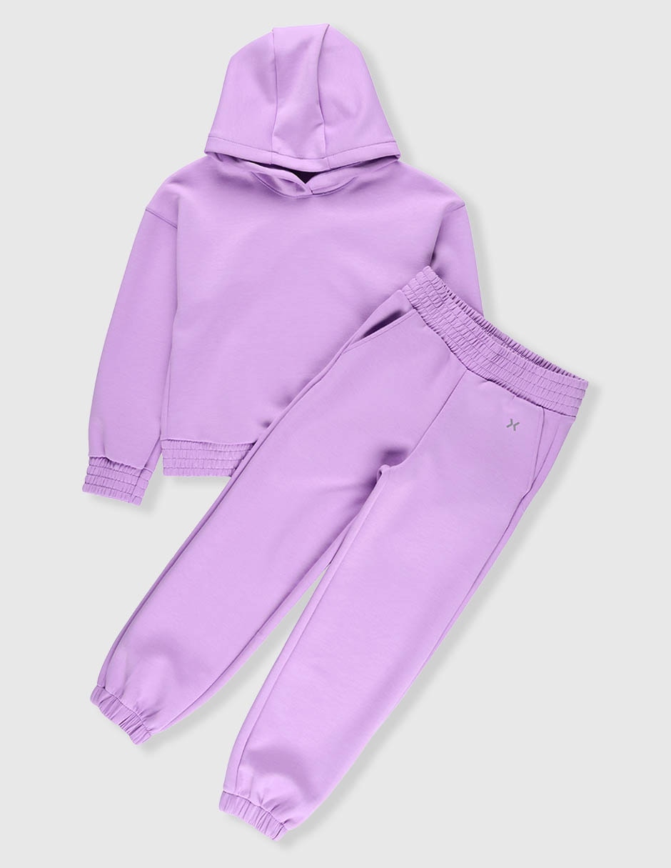 Conjunto deportivo regular con elástico para niña