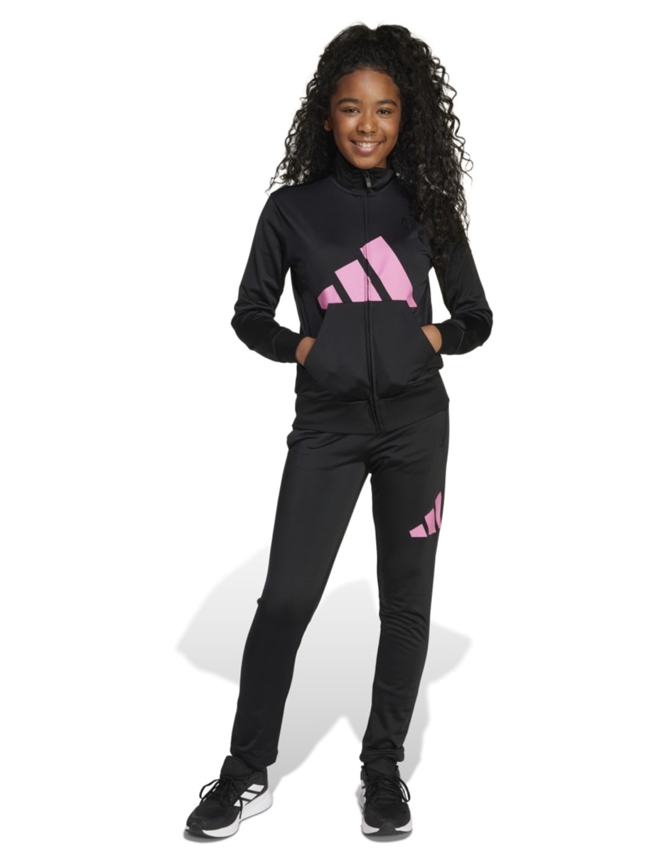 Conjunto deportivo regular con elástico para niña