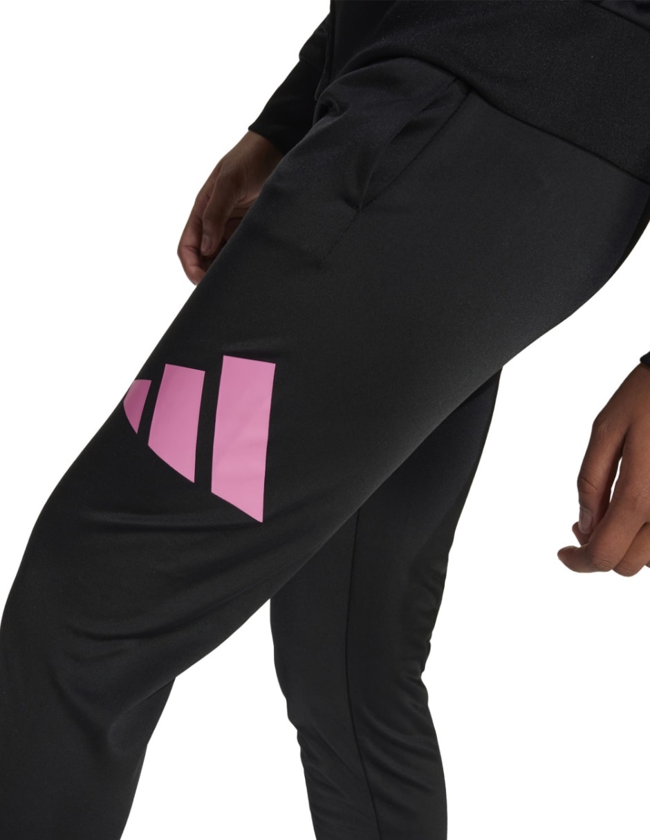 Conjunto deportivo regular con elástico para niña 6